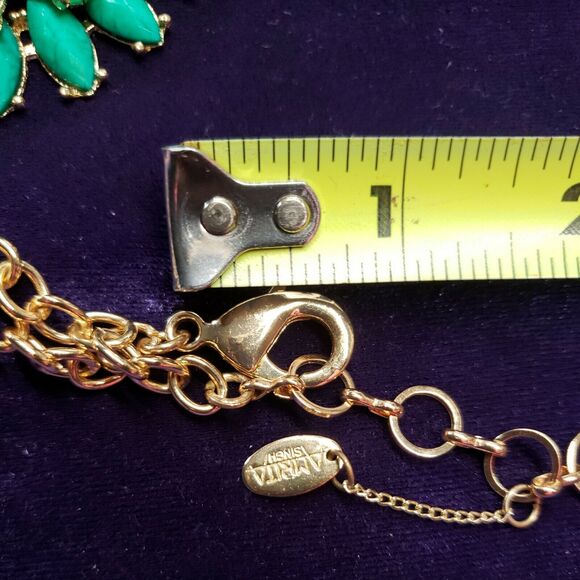 Amrita Singh Signed Necklace, Large Green Flower Medallion Pendant, Gold Tone - Picture 10 of 11